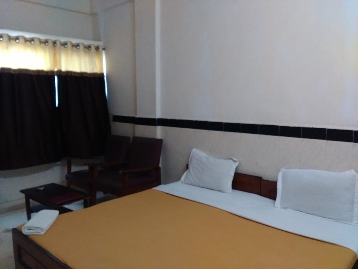 Diamond Hotel Daman Habitación foto