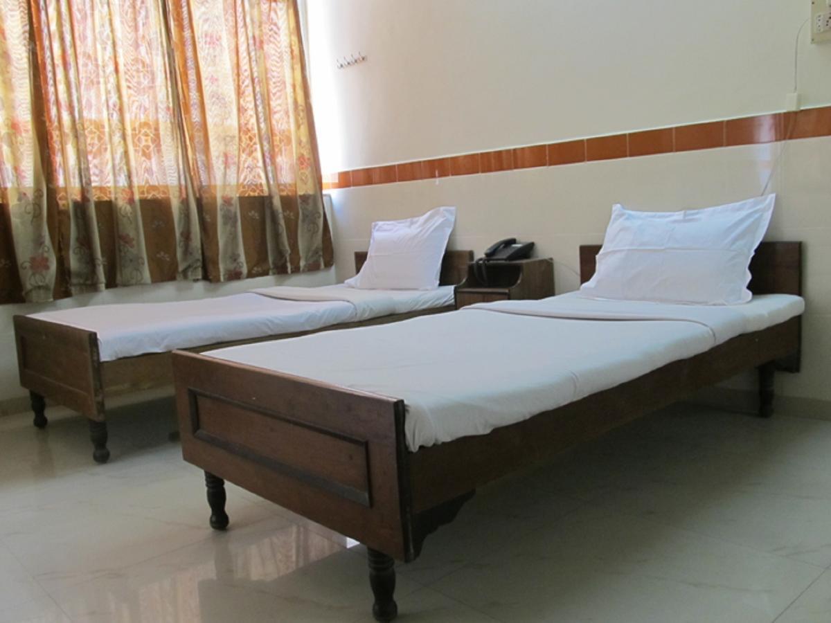 Diamond Hotel Daman Exterior foto